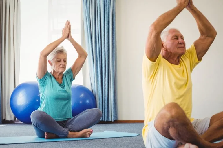 joga dla seniorów - ćwiczenia i pozycje