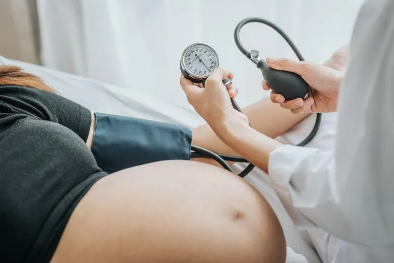 Nadciśnienie w ciąży – przyczyny, objawy i leczenie