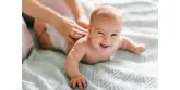 Masaż niemowlaka: jak go wykonać krok po kroku?