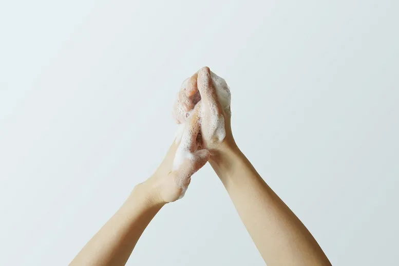 Częste mycie rąk podrażnia skórę? Zobacz, jak dbać o dłonie!