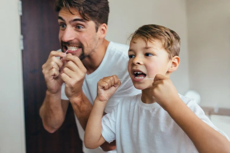 Jak czyścić zęby nicią dentystyczną?