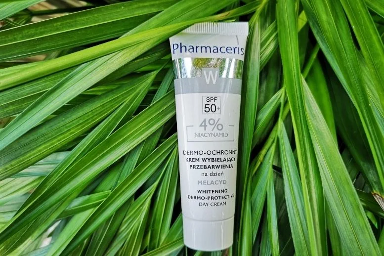 Recenzja kremu wybielającego przebarwienia SPF 50+ Pharmaceris W na dzień