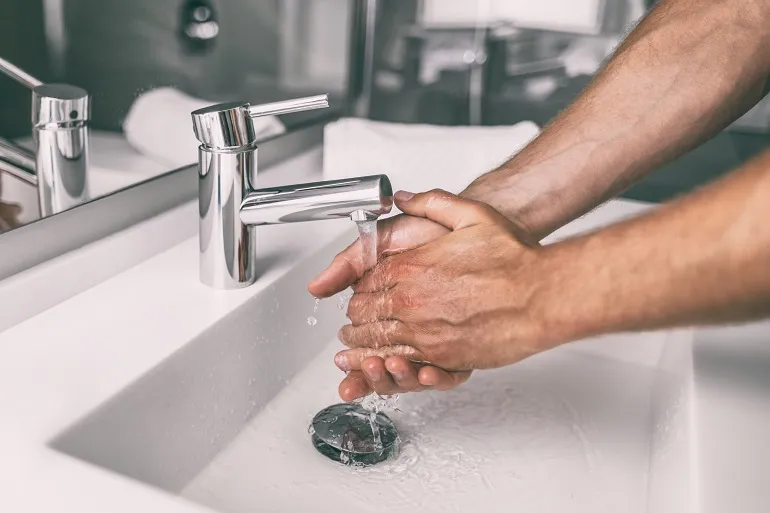 Jak myć dłonie męskie