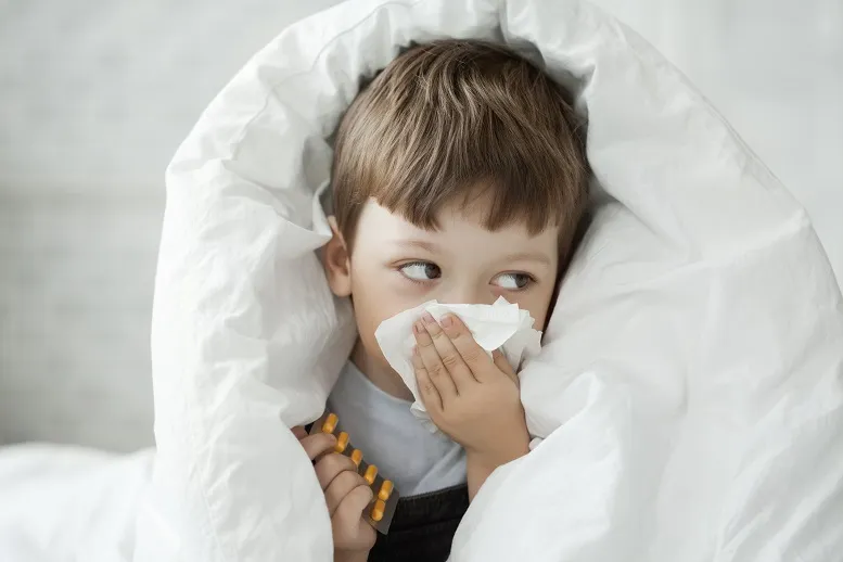 Przeziębienie u dziecka − co podawać w domu?