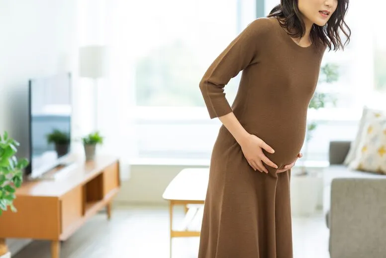 Ból brzucha w ciąży – przyczyny
