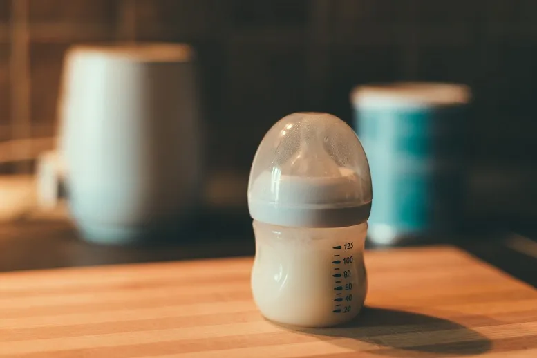Karmienie mlekiem modyfikowanym − co warto o nim wiedzieć?