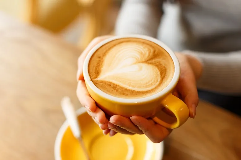 Kawa na ławę: czym jest uzależnienie od kofeiny?