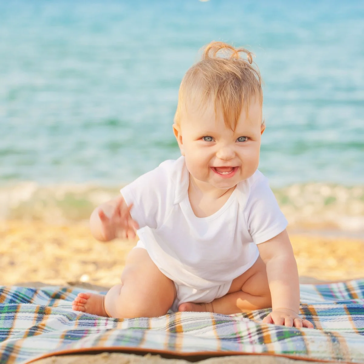 dziecko piasek plaża