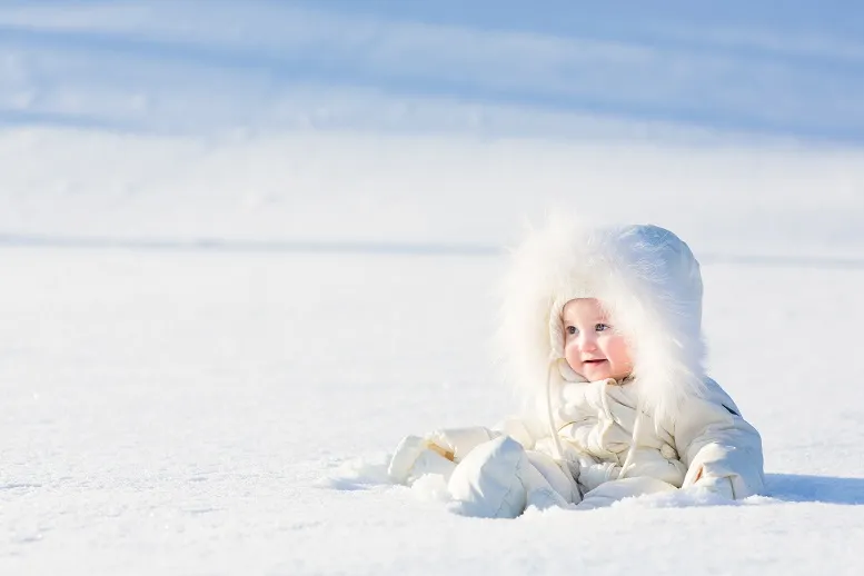 Pielęgnacja skóry niemowlaka, jak zabezpieczyć skórę dziecka zimą?