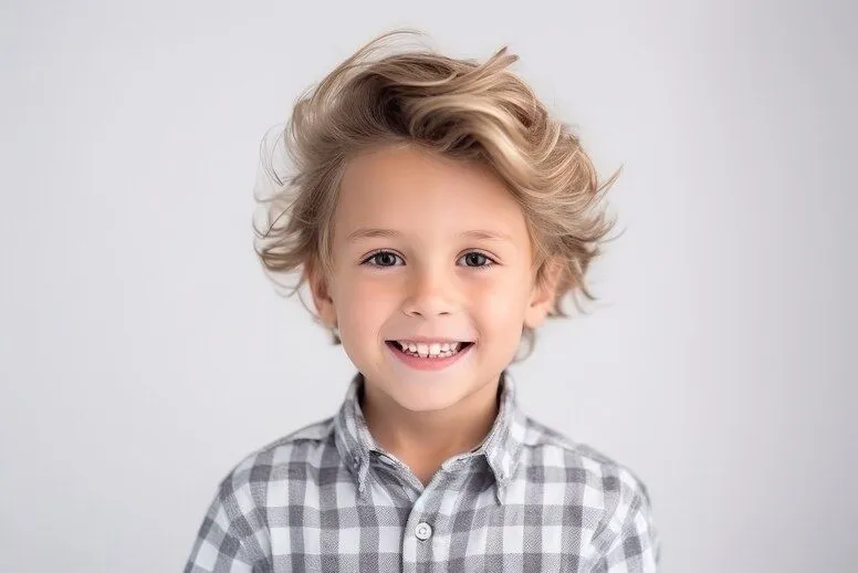 Siwe włosy u dziecka – o czym mogą świadczyć?