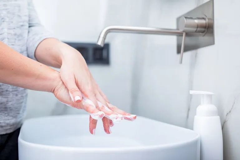 częste mycie rąk