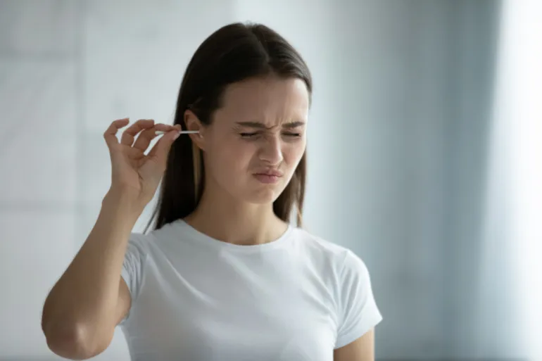 czyszczenie uszu u lekarza
