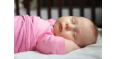 Bezpieczne układanie noworodka do snu: na plecach czy na brzuchu?