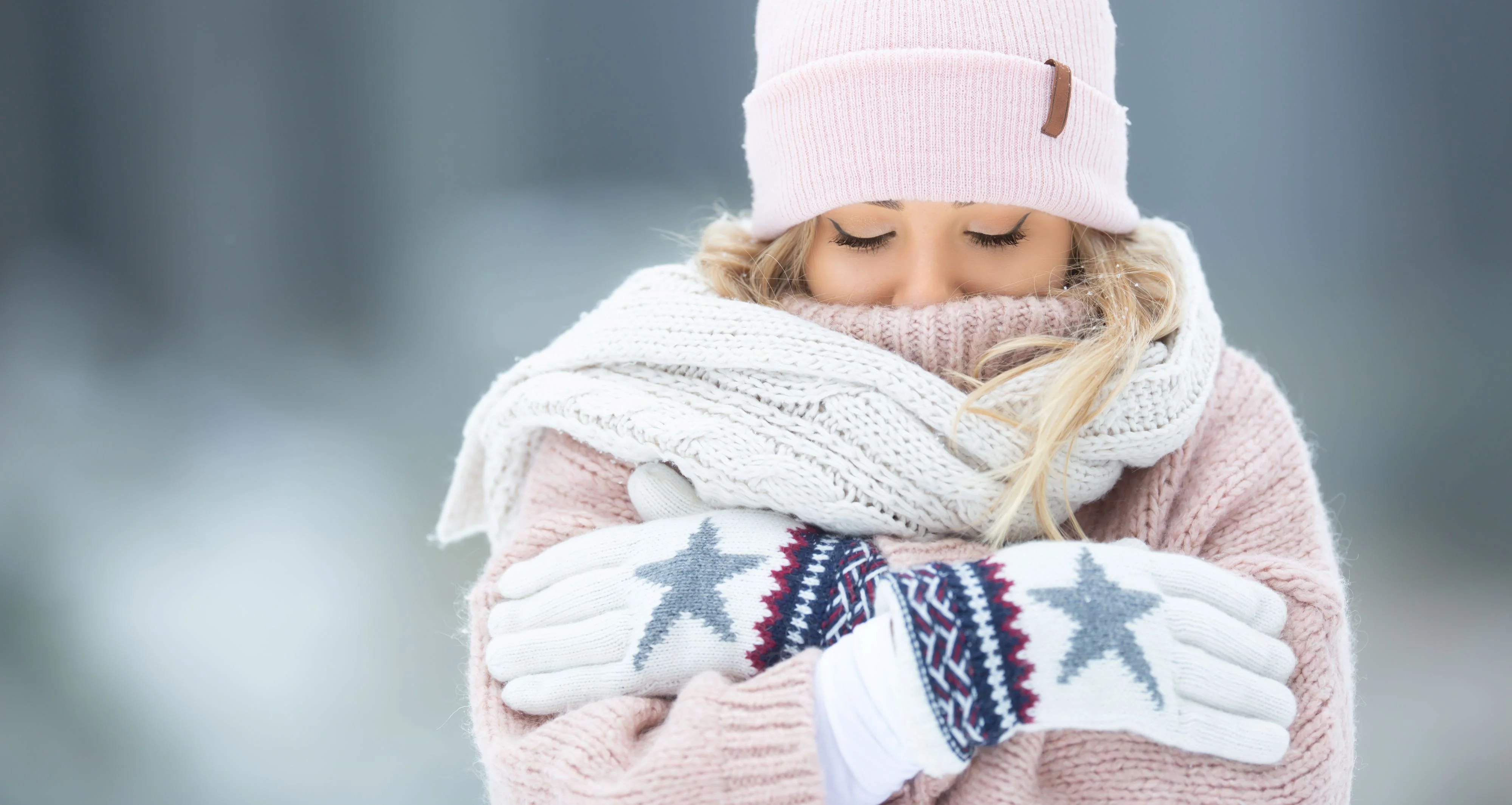 Masz suche dłonie zimą? Poznaj domowe sposoby na regenerację i ochronę skóry przy niskich temperaturach!