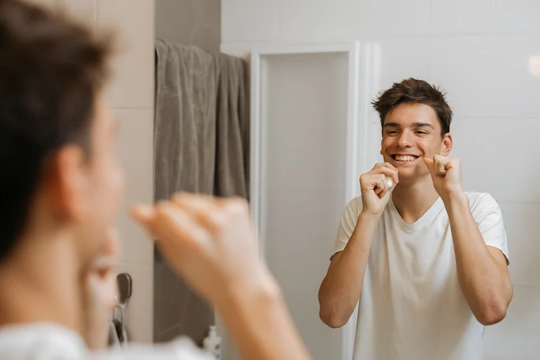 jak używać nitki dentystycznej