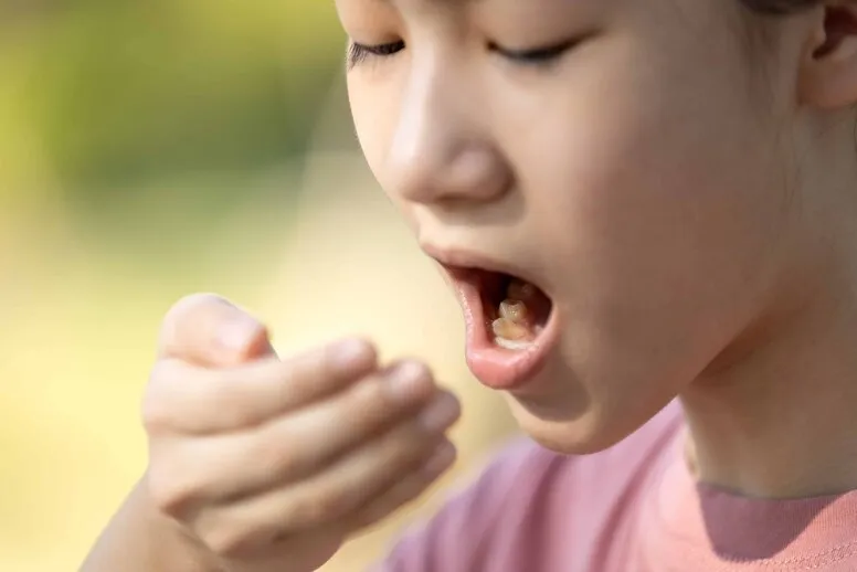 Nieprzyjemny zapach z ust dziecka pasożyty