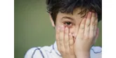 Zaropiałe oczy u dziecka: zapalenie spojówek czy inna choroba?