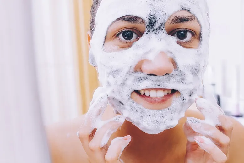 Jak oczyścić twarz - czym czyścić twarz