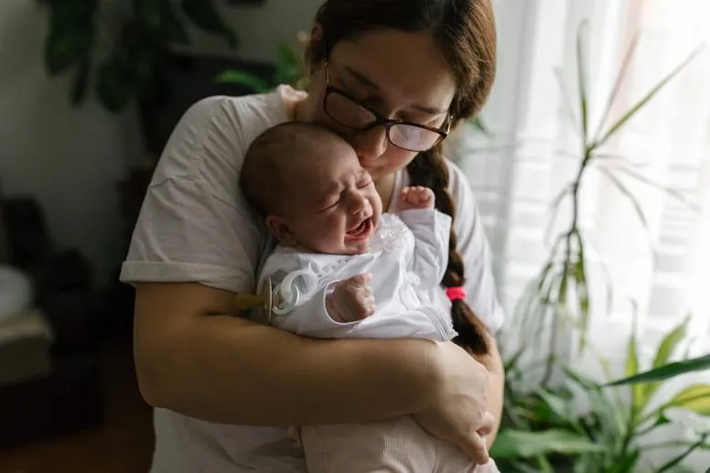 Sapka niemowlęca – co to jest, jakie są przyczyny i jak leczyć?