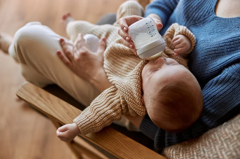 Alergia na białka mleka krowiego u niemowlęcia, czyli jaką mieszankę wybrać?