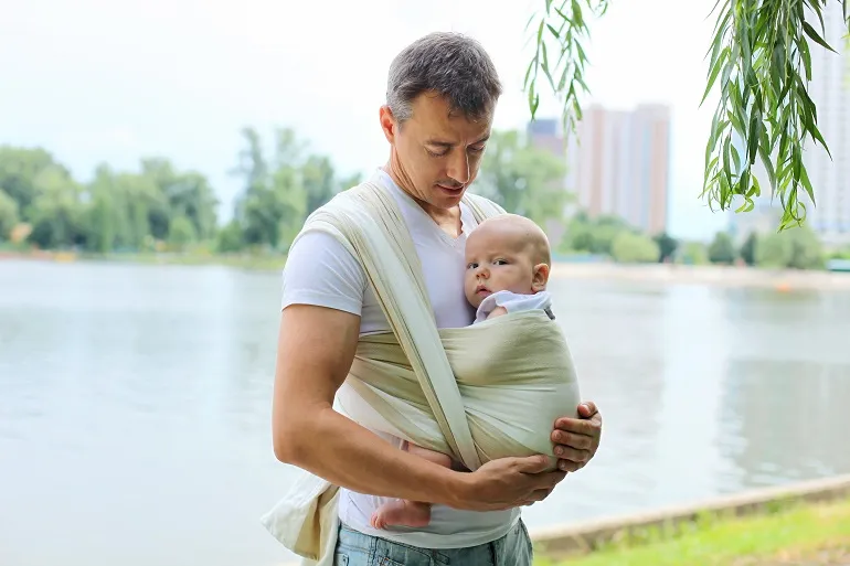 Noszenie noworodka w chuście