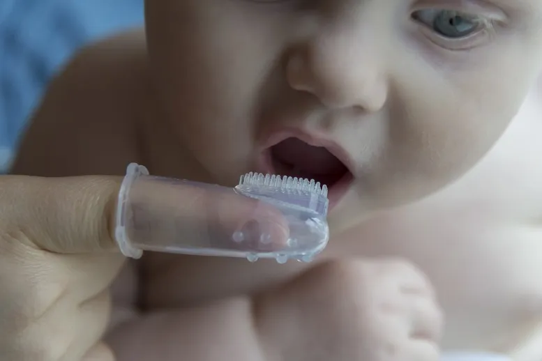 higiena zębów mlecznych u niemowlaka