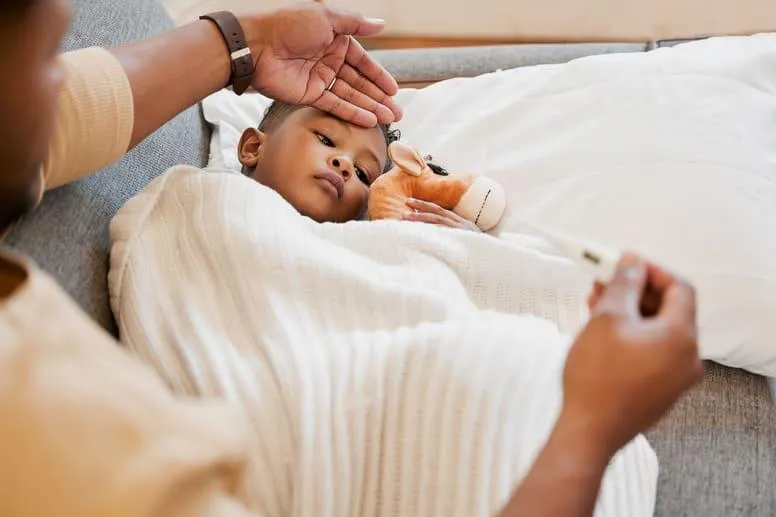 Gorączka u dziecka bez innych objawów – co może oznaczać i jak reagować?